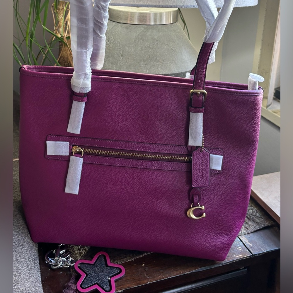 Authentic COACH 1941 pebbled leather zip top Tote - Picture 3 of 15